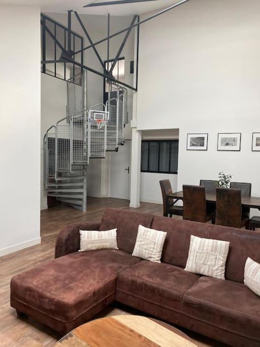 Loft Proche Centre Ville Hotes Habitant A L Etage Laval  Exterior foto